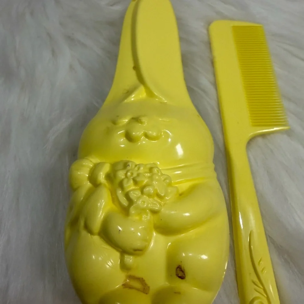 Avon Yellow Kids Hair Brush and Comb Set VINTAGE 1981